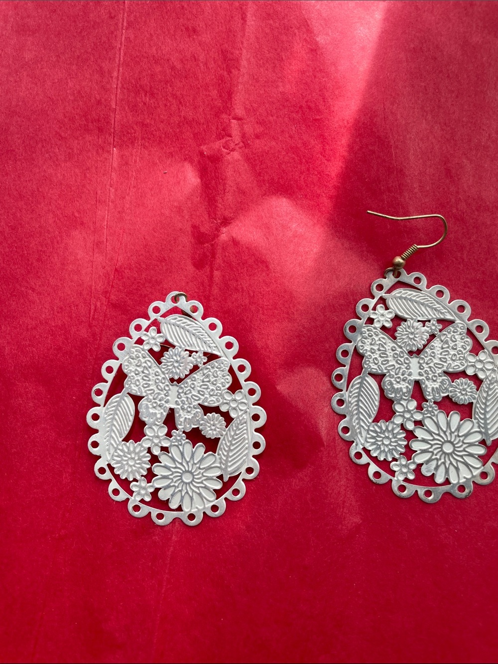 White Floral Butterfly Filigree Drop Earrings - Women Jewelry
